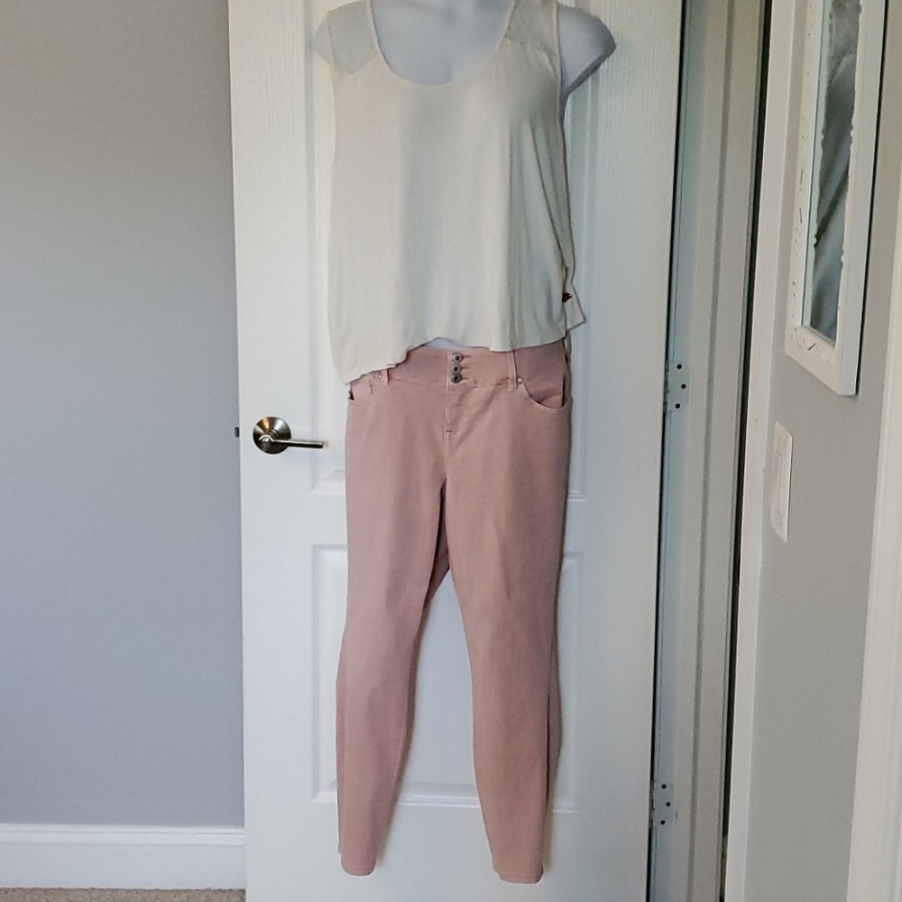 Torrid Peach Jegging size 18. New w/o tags